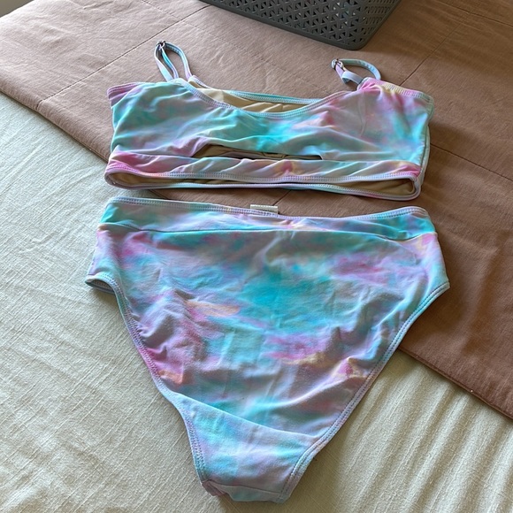 Bikini - Picture 3 of 4